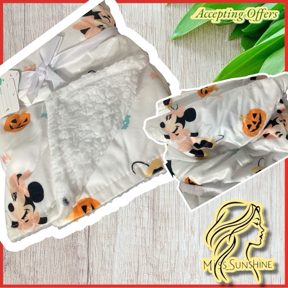Disney NEW - Sherpa blanket - super cute Minnie Mouse, candy, pumpkins - 30”x40”